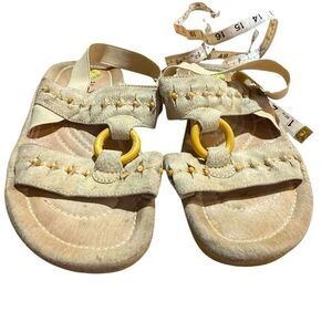 Earth shoes, size 8 1/2 tan sandals